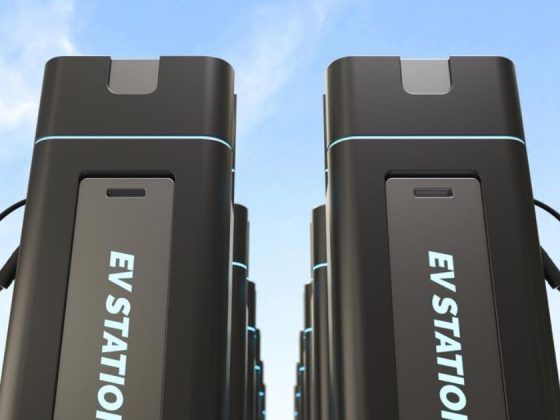 OmniCharge Wireless Hub: Fast, Safe Charging for 5 Devices!