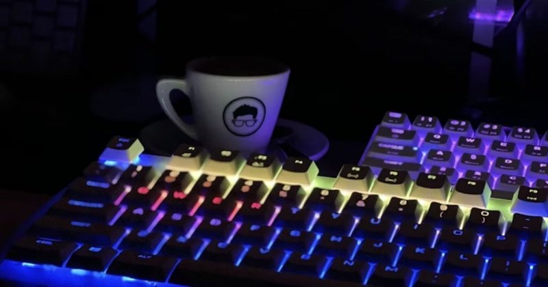 Stunning OLED Keyboards Revolutionizing Gaming & Work 2025
