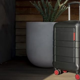 10 Reasons Smart Luggage Makes Travel Effortless & Secure