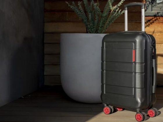 10 Reasons Smart Luggage Makes Travel Effortless & Secure