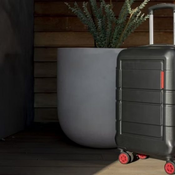 10 Reasons Smart Luggage Makes Travel Effortless & Secure