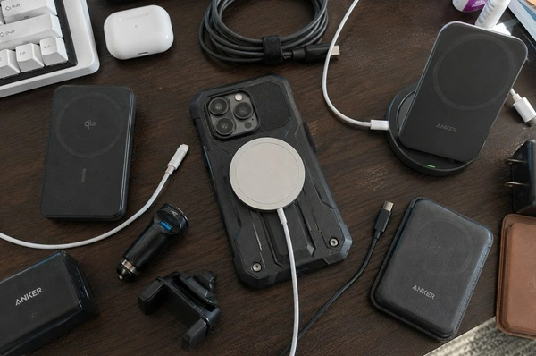 Heavy Cases Break Accessory Ecosystems Heavy Cases Break Accessory Ecosystems
